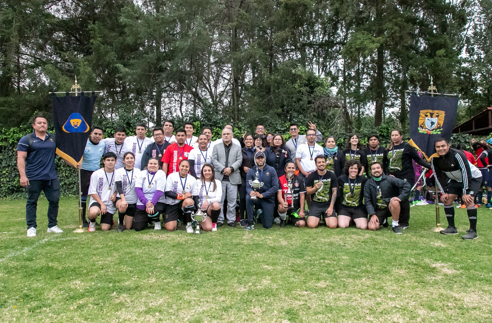 “Logros y equidad: El Instituto de Geofísica gana el torneo de futbol 7 mixto en la UNAM”
