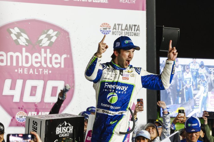 Desde Atlanta a la gloria: Daniel Suárez triunfa en el óvalo de Georgia, sumando otro hito a su carrera en NASCAR. ¡Un logro impresionante para el piloto mexicano!