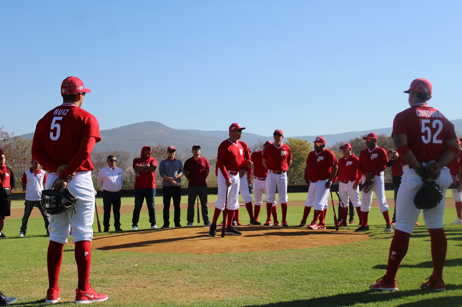 Los Diablos Rojos del México están escribiendo su historia en Oaxaca durante la pretemporada. Con el manager Lorenzo Bundy liderando el camino, el equipo se enfoca en perfeccionar los fundamentos del juego.