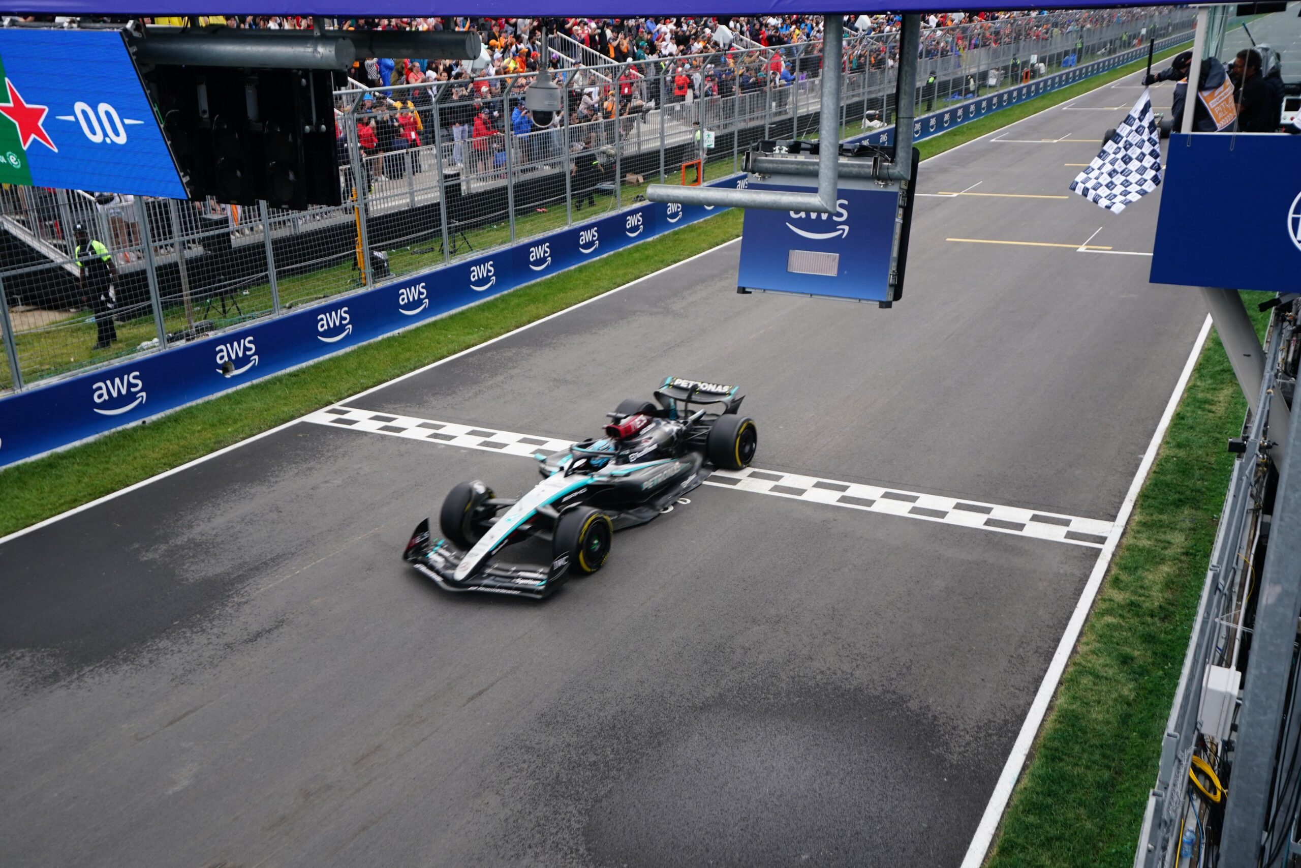 Red Bull ha lanzado una advertencia a la Federación Internacional de Automovilismo (FIA) respecto al monoplaza de Mercedes